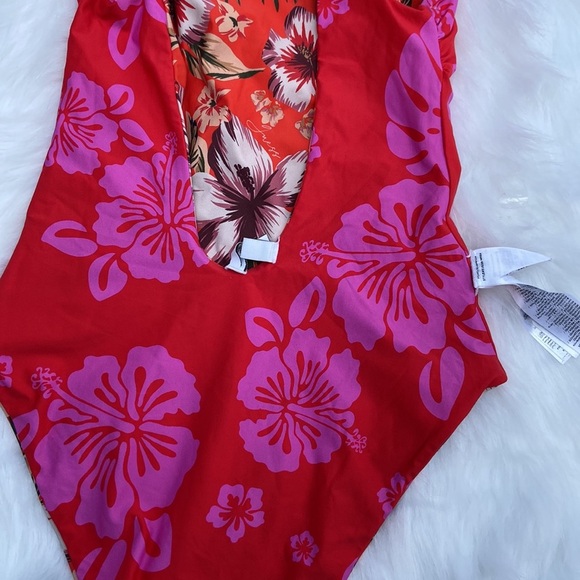 New GUESS Reversible Print One-Piece Swimsuit SZ M - Picture 6 of 11